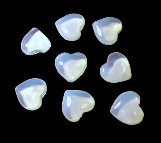 Opalit (měsíční kámen) - srdce hmatka malé (Vel. 3x2,5 cm)