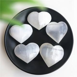 Selenit bílý - srdce hmatka malé (Vel. cca 4x4,5 cm)
