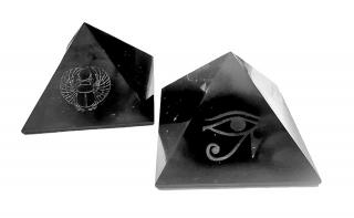 Shungit pyramida 10 cm Horovo oko a Scarabeus (Leštěná)