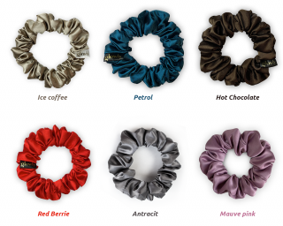 Glowly Small Stain Scrunchie - menší saténová scrunchie