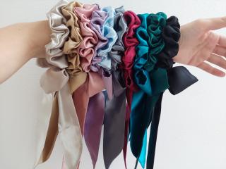 Scrunchie se stuhou - polyesterový satén