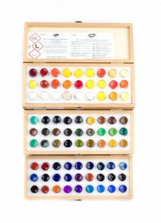 Set: Kremer Retušovací barvy v Laropal® A 81 (Sada 81 pigmentů v Laropal® A 81, 81 x 3 ml skleničky, v dřevěném boxu)