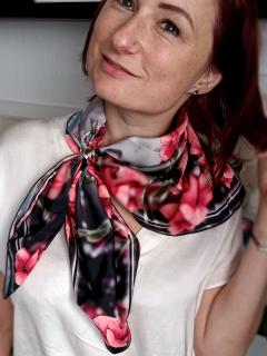 KSD-art saténový šátek růžový Barva: Červené máky 70 x 70 cm