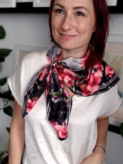 KSD-art saténový šátek růžový Barva: Růžové máky 70 x 70 cm