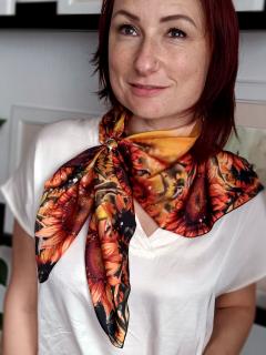 KSD-art saténový šátek Večerní slunečnice Velikost: 53 x 53 cm