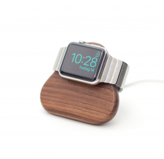 Dřevěný stojánek na Apple watch - Walnut wood