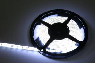 LED pásek samolepící 12W/m, 1100lm, IP54, Ra>90 Barevná teplota: Studená bílá