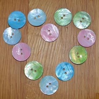Ručně malovaný perleťový knoflík 23 mm - světle tyrkysový