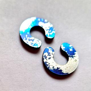 Náušnice SEA open circle č. 1 (modré metalické náušnice)