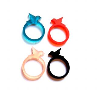 PRSTEN perspex BIRD  (mix barev)