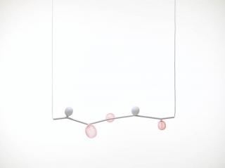 Brokis Ivy Horizontal skleněné závěsné svítidlo Barva kování: Bílá, Barva skla: Růžová, Počet žárovek: 5