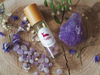 Krystalový aroma roll-on s vůní Duše lesa Krystaly: Ametyst