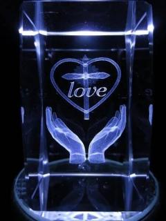 Krystal 3D Srdce v dlaních 5 x 5 x 8 cm