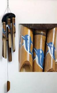 Magic spell Bambusová zvonkohra barevný delfín 30 cm