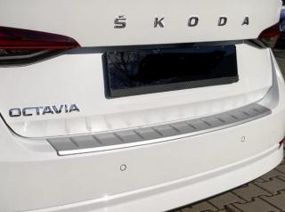 Práh pátých dveří s výstupky, stříbrný matný - Škoda Octavia IV. Limousine (Škoda Octavia IV. Limousine / Limousine RS, od r.v. 2019)