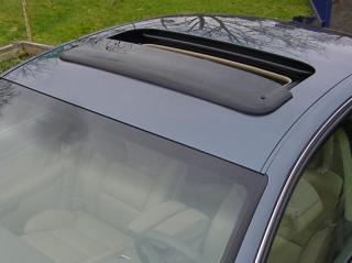 Větrná clona střešního okna - Škoda Fabia II. Limousine/Combi (Větrná clona střešního okna pro Škoda Fabia II. Limousine/Combi 2007-2014)