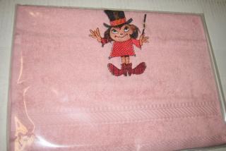 Froté ručník růžový s výšivkou Malá čarodějnice