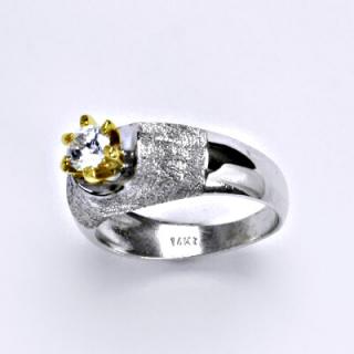 Prsten kombinace bílé a žluté zlato 14 karátů, syntetický zirkon, váha 4,72 g, vel.53
