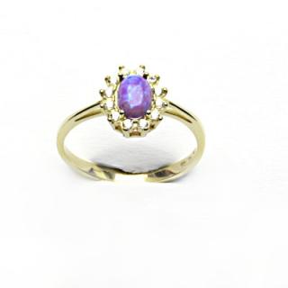 Zlatý prsten Kate, syntetický fialový opál, čiré zirkony, žluté zlato, T 1480