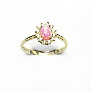 Zlatý prsten Kate, syntetický růžový opál, čiré zirkony, žluté zlato, T 1480