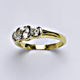 Zlatý prsten, prsten ze zlata, žluté zlato, bílé zlato, syntetický zirkon, váha 3,12 g, vel.50