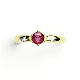 Zlatý prsten s brilianty, přírodní rubín, žluté zlato, VLZDR048