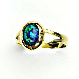Zlatý prsten,žluté zlato, prstýnek ze zlata, zelený syntetický opál, T 1374