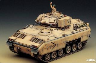 M2 Bradley IFV (Academy 1:35)