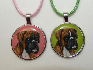 Boxer žíhaný - bižuterní přívěsek  (průměr 25 mm)