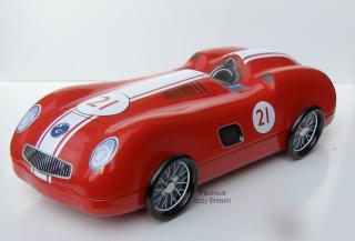 Plechová dóza - závodní auto červené / zelené (velikost 18 x 7,6 x 9,7 cm)