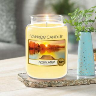 Yankee Candle střední vonná svíčka Classic Autumn Sunset (Podzimní západ slunce)