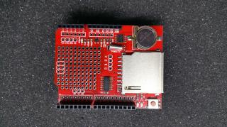 Data logger shield s RTC modulem a slotem na SD kartu