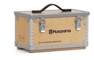 Box Husqvarna na akumulátory dřevěný