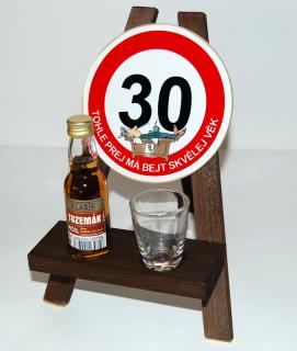 Stojan s panákem a flaštičkou k výročí narození věk: 30 - muž