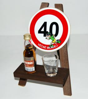 Stojan s panákem a flaštičkou k výročí narození věk: 40 - muž