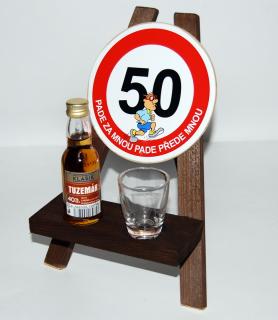Stojan s panákem a flaštičkou k výročí narození věk: 50 - muž