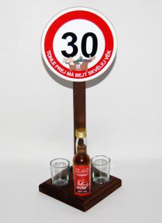 Značka s panákama a flaštičkou k výročí narození věk: 30 - muž