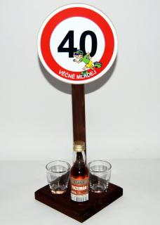 Značka s panákama a flaštičkou k výročí narození věk: 40 - muž
