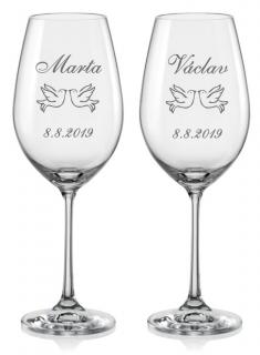 Svatební skleničky na víno Holubice, 2 ks (Svatební sklenky se jmény, holubicemi a datem svatby)