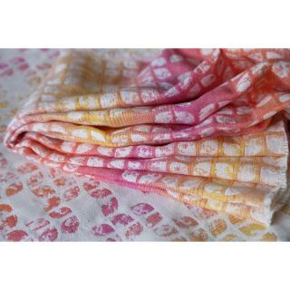 YARO šátek  Petals Ultra Cotton Candy Rainbow 5% KAPOK, 10% TENCEL, 10% LEN, 75% BAVLNA