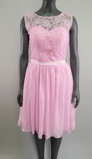 Růžové krajkové společenské šaty
