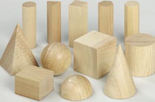 Sada dřevěných geometrických těles