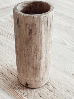 Dóza ze dřeva Velikost: výška cca 20 cm, šířka cca 10,5 cm