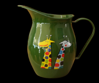 Smaltovaný džbán tmavě zelený motiv žirafa