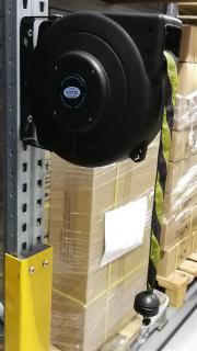 WU20  Nástěnná kazeta s výstražnou páskou 20 m Název: kazeta s černožlutým pásem a magnetickým protikusem