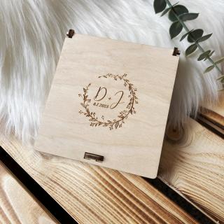 Dřevěná krabička na snubní prstýnky