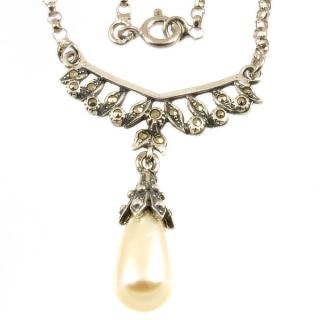 Stříbrný náhrdelník s markazity a perlou 268 portugal Délka náhrdelníku: 45 cm