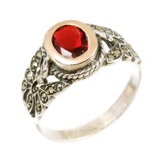 Stříbrný prsten s rubínem 1238 Velikost prstenu: 59