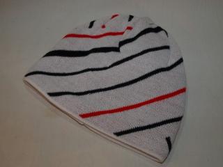 Zimní čepice vzor bílá / černá / červená (Pletená čepice se vzorem)