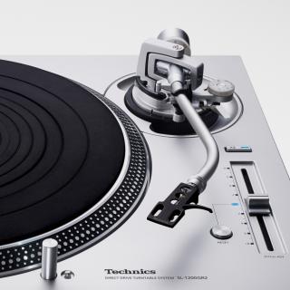 Technics SL-1200GR2 - gramofon